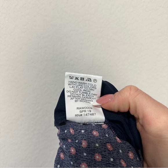 Draper James Full Length Jumpsuit Size Small Waist Tie Short Sleeve Navy Floral - Picture 15 of 15